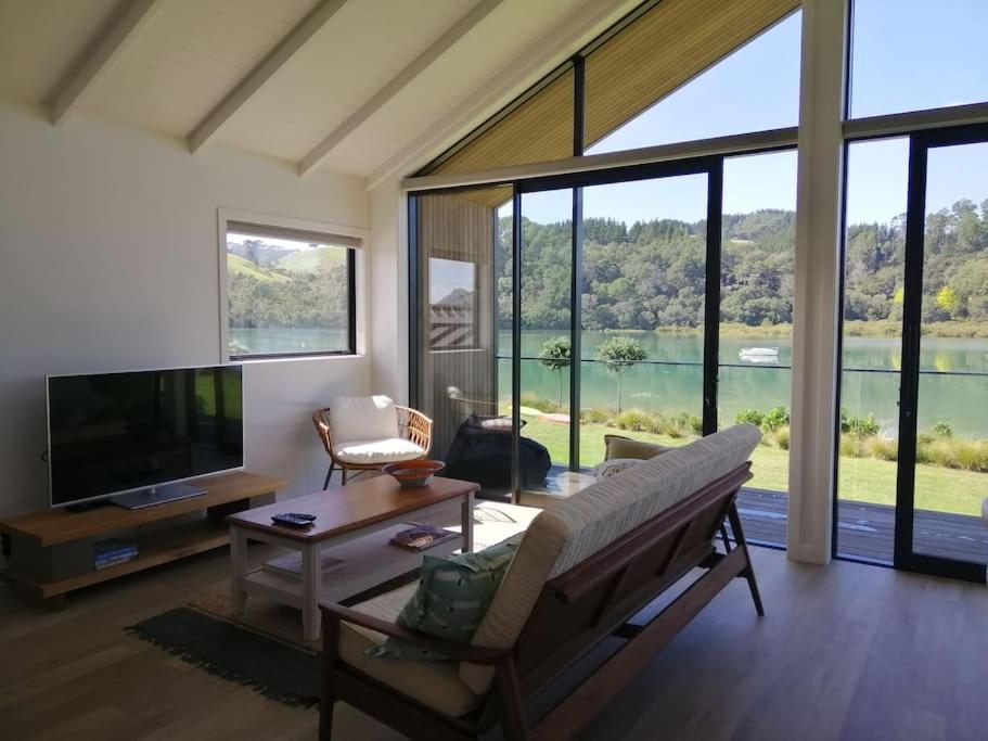 Purangi Waterfront Retreat Leilighet Cooks Beach Eksteriør bilde